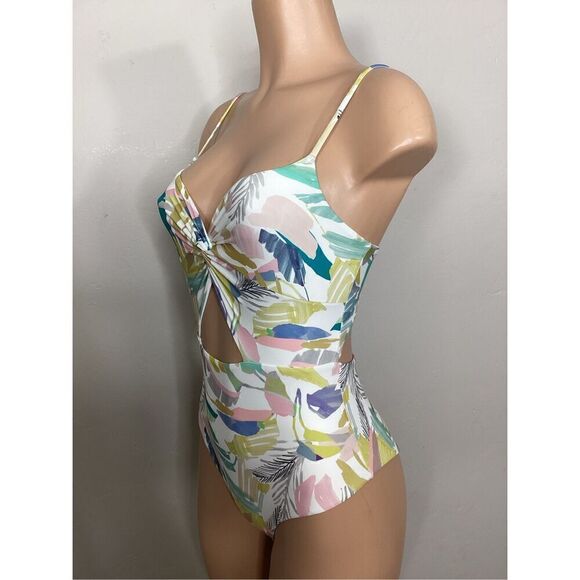 New. L*SPACE cut out one piece. Size 8. Retails $187 - Picture 5 of 9